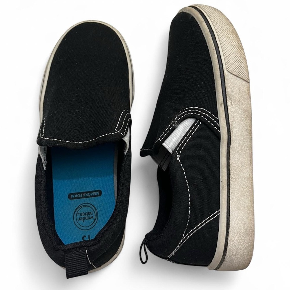 13C Unisex Wonder Nation No Lace White Black Slip On Sneakers Casual Skater Kids